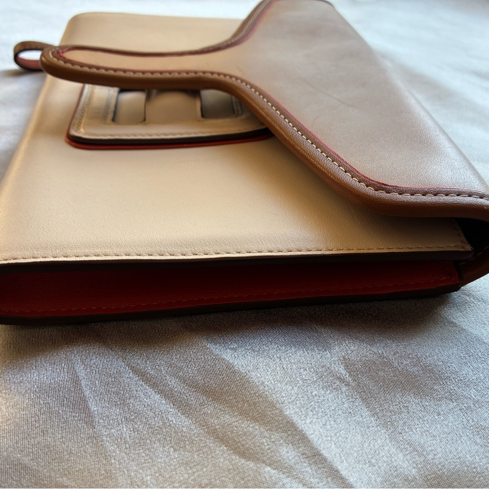 NWOT Coach Courier Wristlet. Classic color block glove tanned leather. - Picture 2 of 9